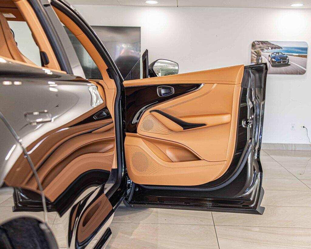 2026 Aston Martin DBX 707 - Photo 42