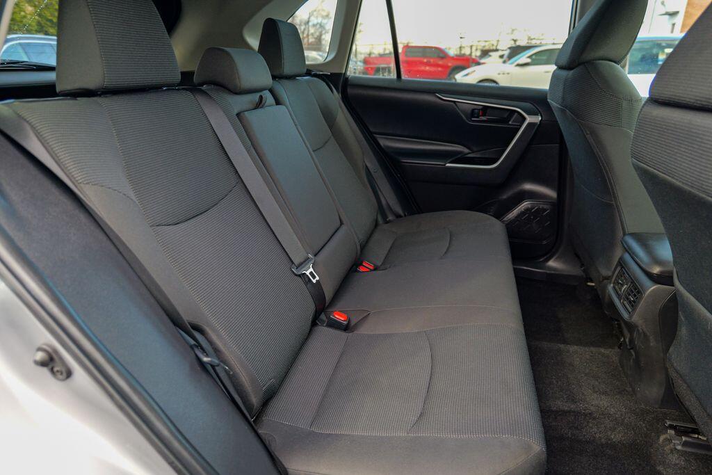 2024 Toyota RAV4 LE - Photo 29