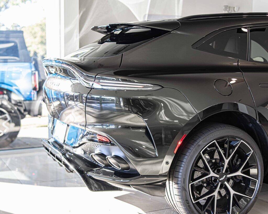 2026 Aston Martin DBX 707 - Photo 12