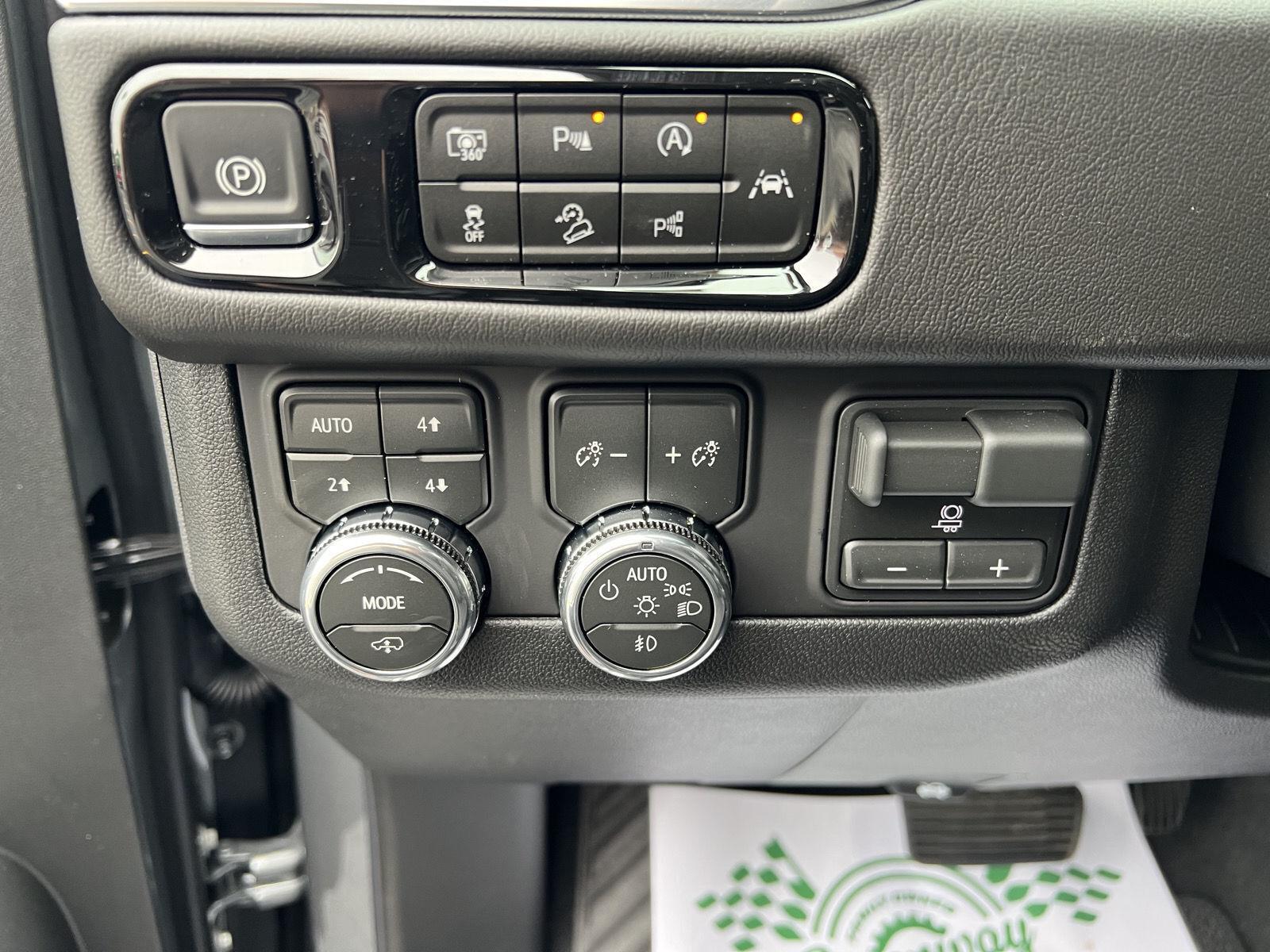 2026 GMC Yukon Denali - Photo 23
