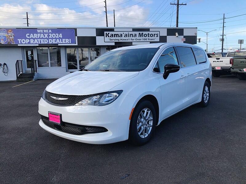 2026 Chrysler Voyager LX's photo