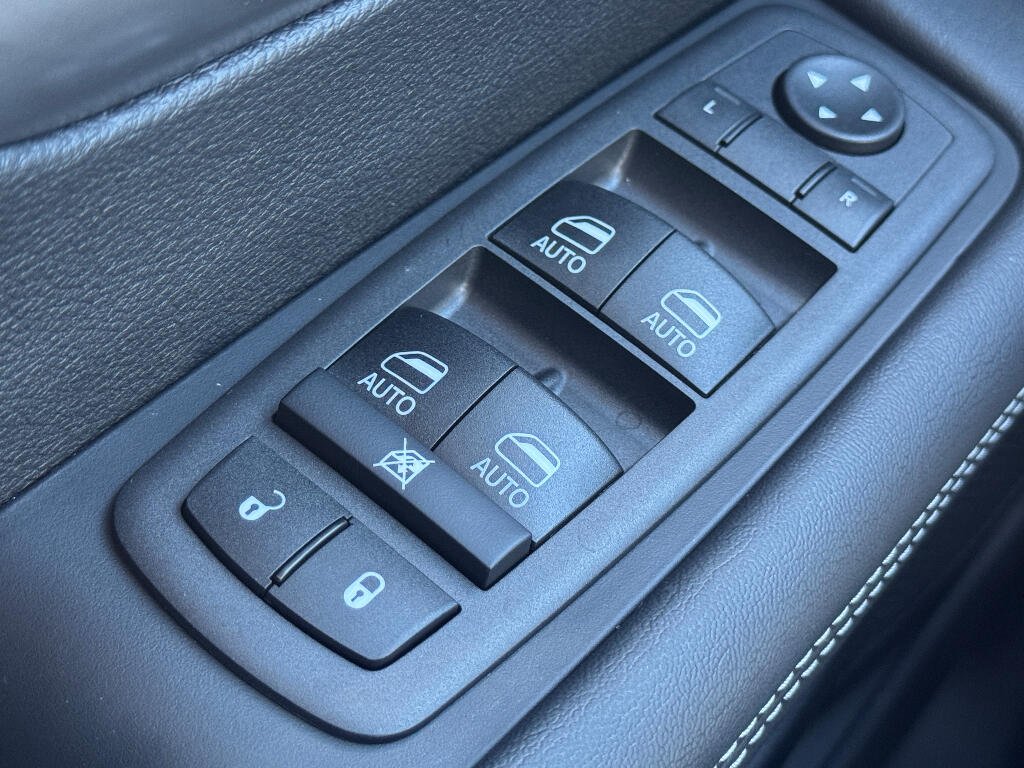 2026 Chrysler Voyager LX - Photo 17