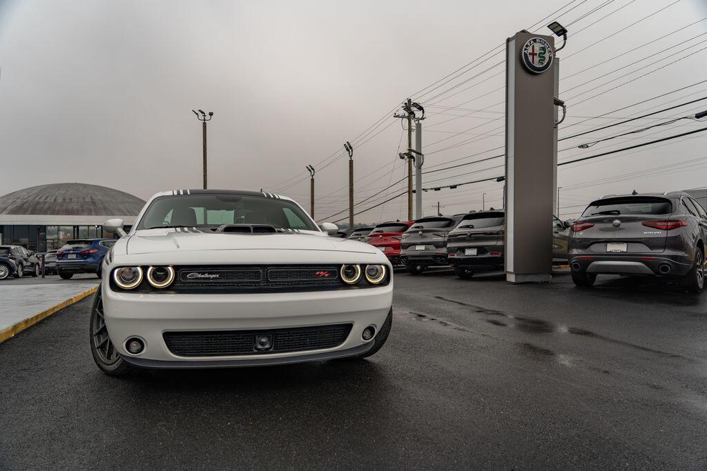 2017 Dodge Challenger R/T Plus photo 10