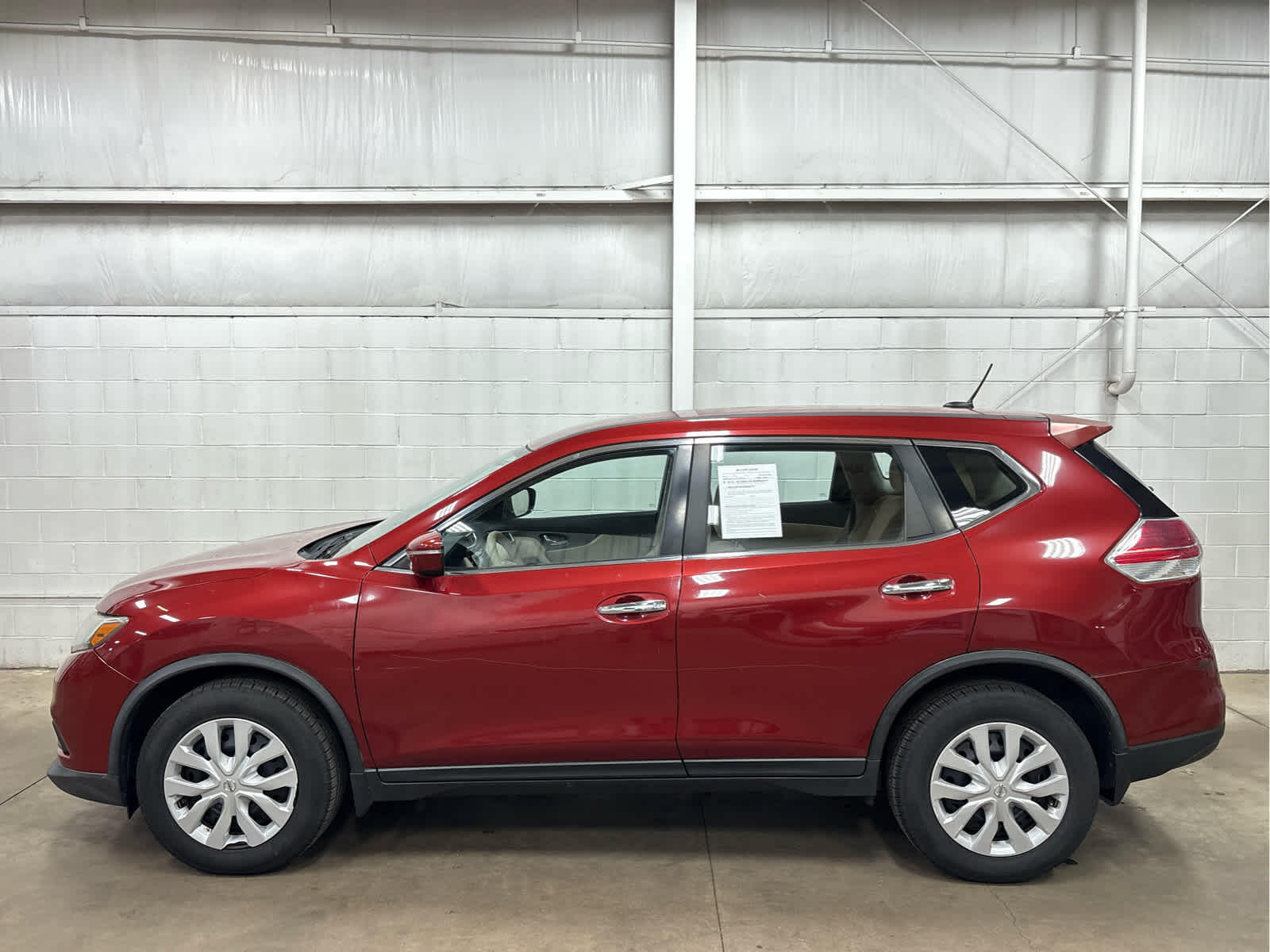 Used 2015 Nissan Rogue S with VIN KNMAT2MT4FP539622 for sale in Wilmington, OH