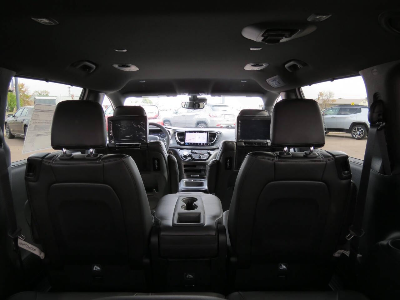 2026 Chrysler Pacifica Select - Photo 25