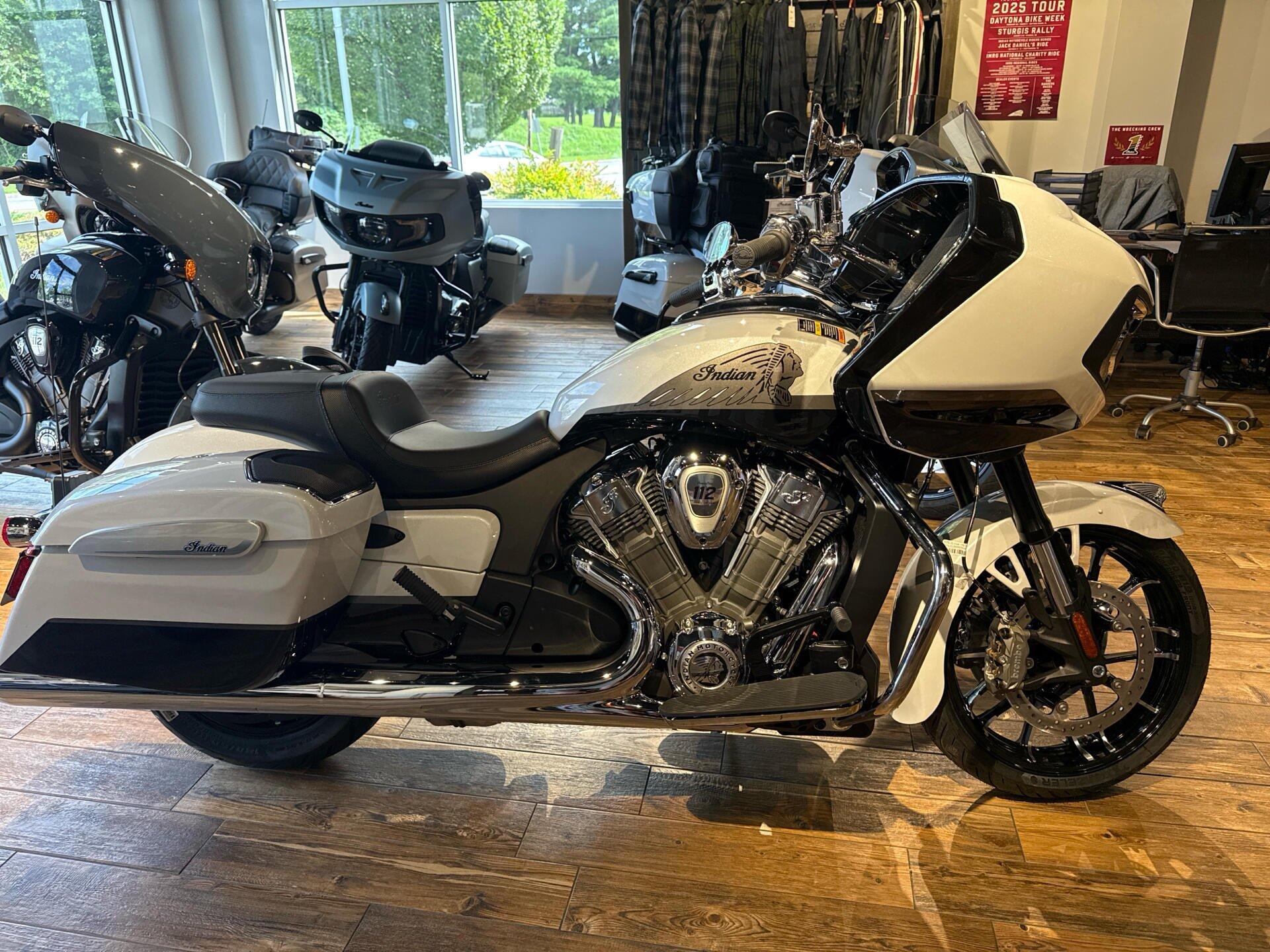 2025 Indian Motorcycle Challenger Limited with 112 Powerband Audio Package