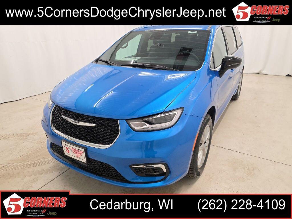2026 Chrysler Pacifica Select AWD's photo