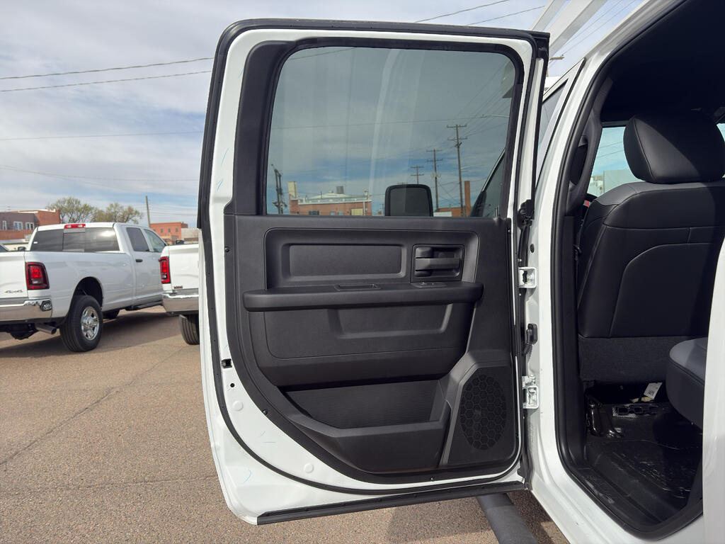 2026 RAM 3500 Chassis Tradesman - Photo 13