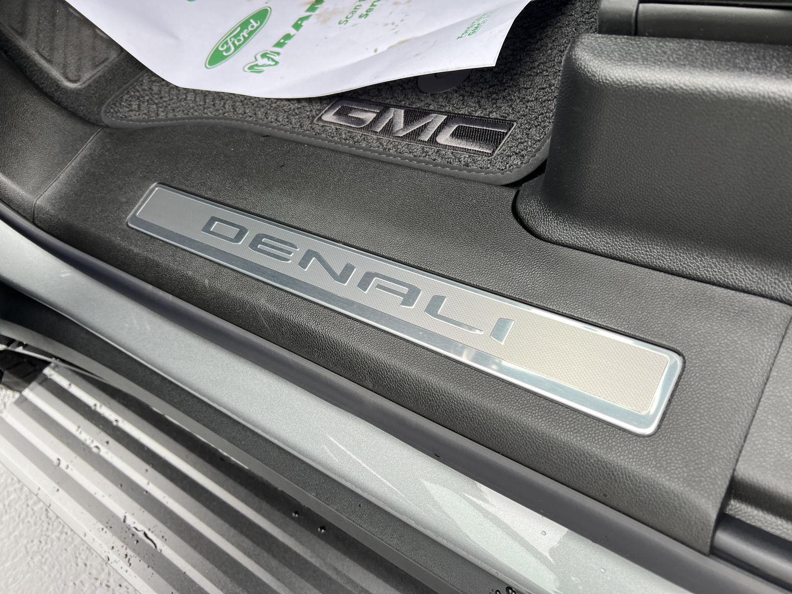 2026 GMC Yukon Denali - Photo 21