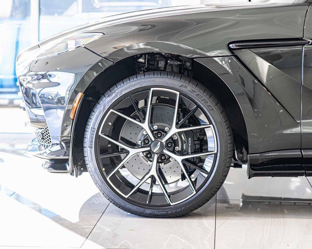 2026 Aston Martin DBX 707 - Photo 8