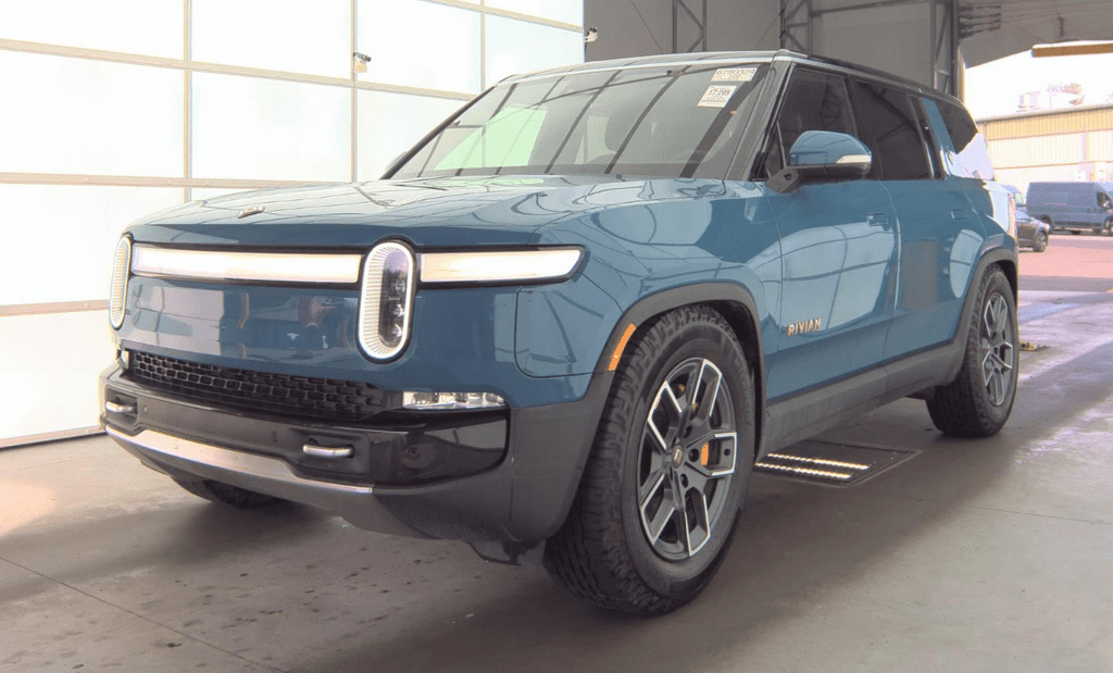 2024 Rivian R1S Adventure's photo