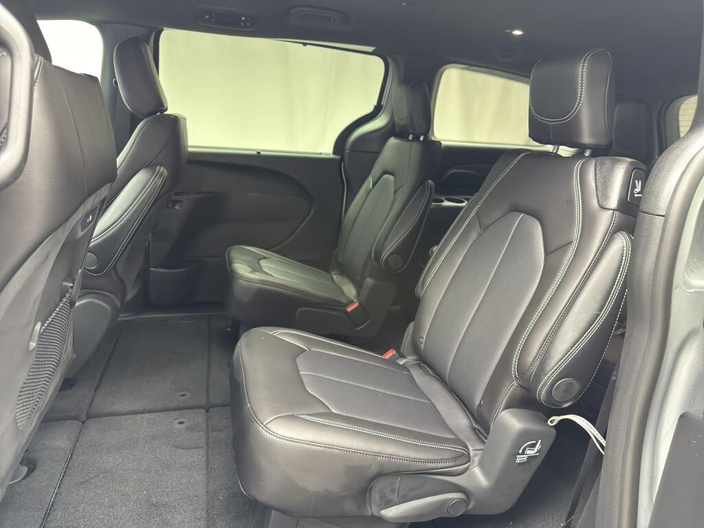 2026 Chrysler Pacifica Select - Photo 15