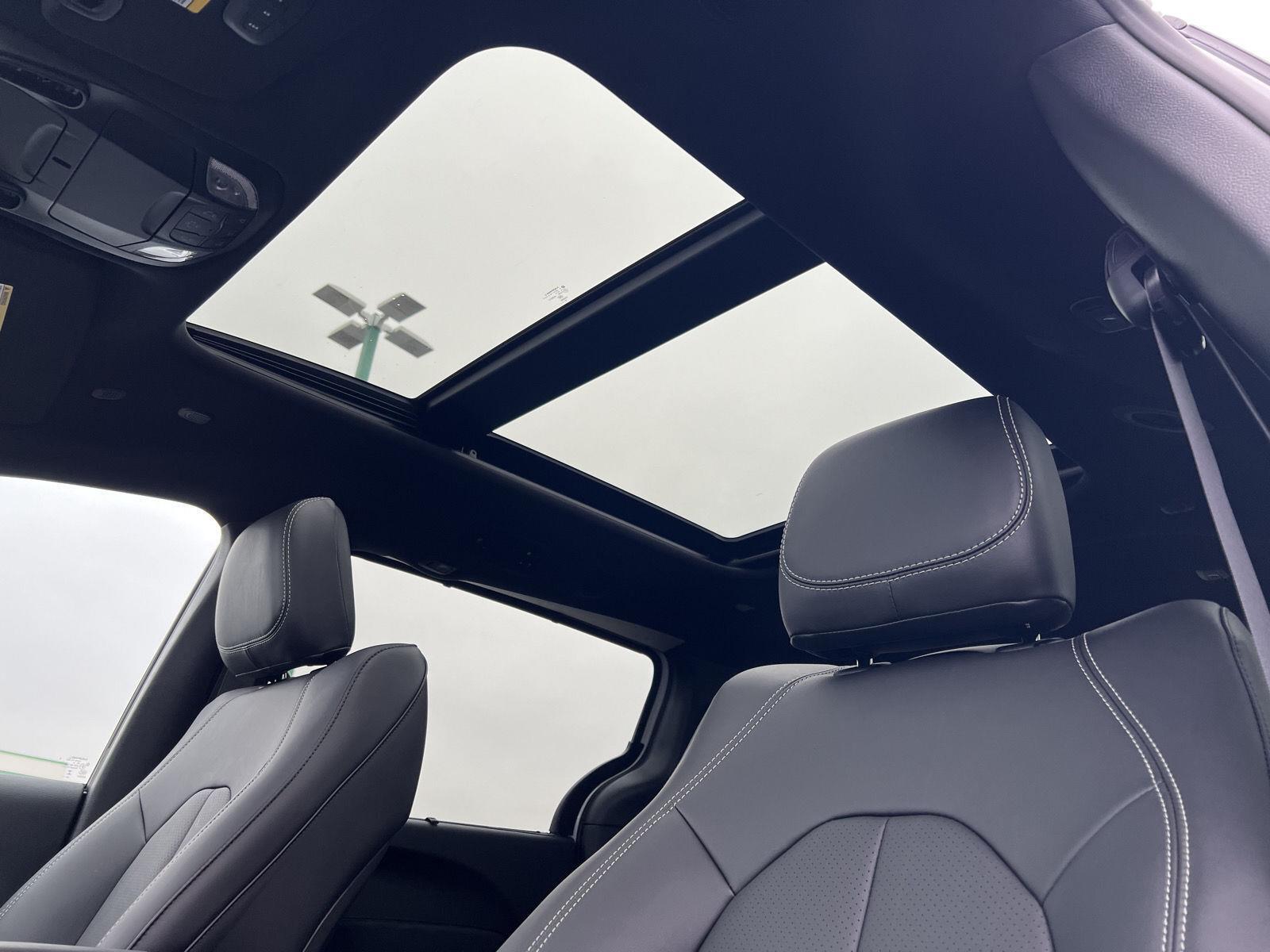 2026 Chrysler Pacifica Select - Photo 38