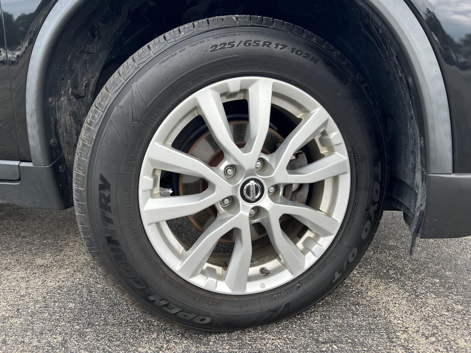 Used 2018 Nissan Rogue SV with VIN KNMAT2MV5JP562045 for sale in Morris, IL