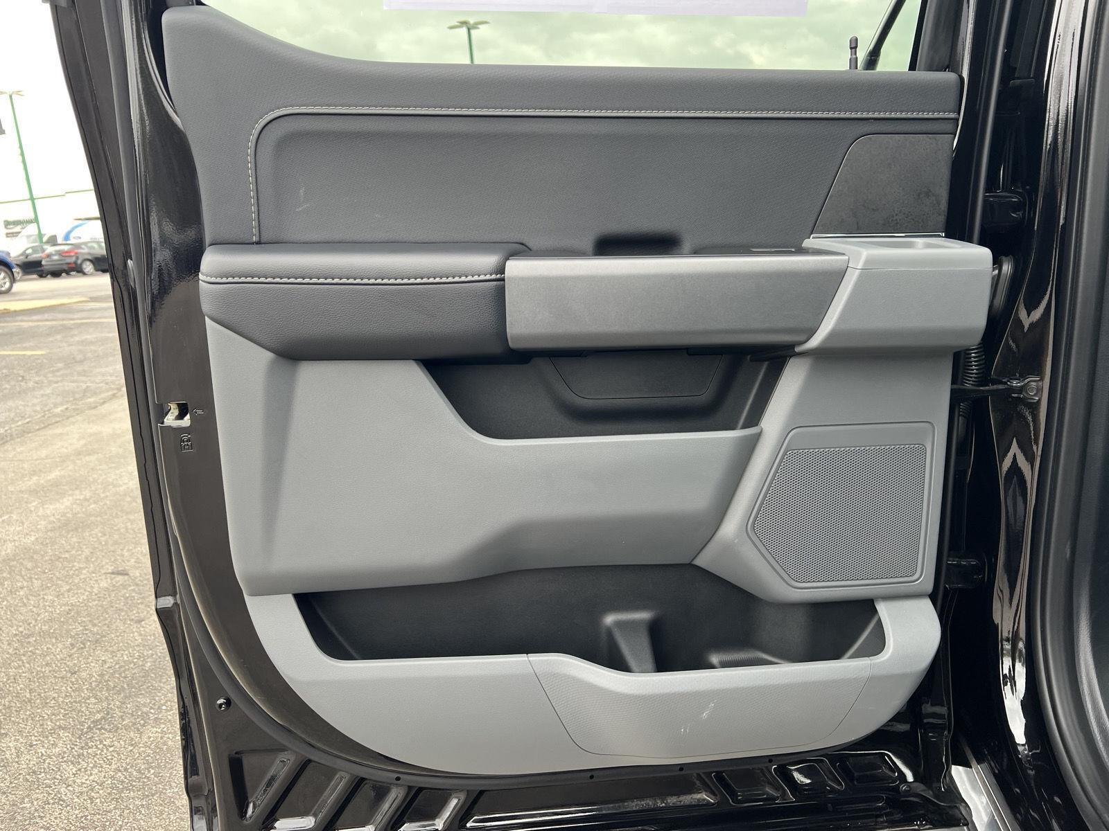 2025 Ford F-150 XLT - Photo 17