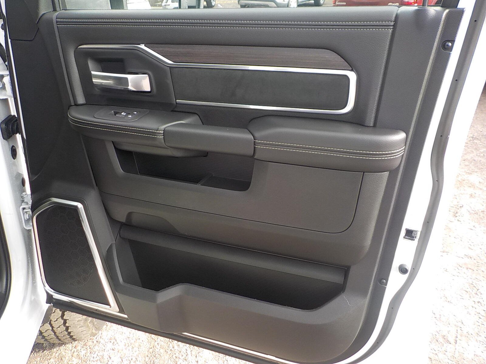 2026 RAM 2500 Laramie - Photo 15