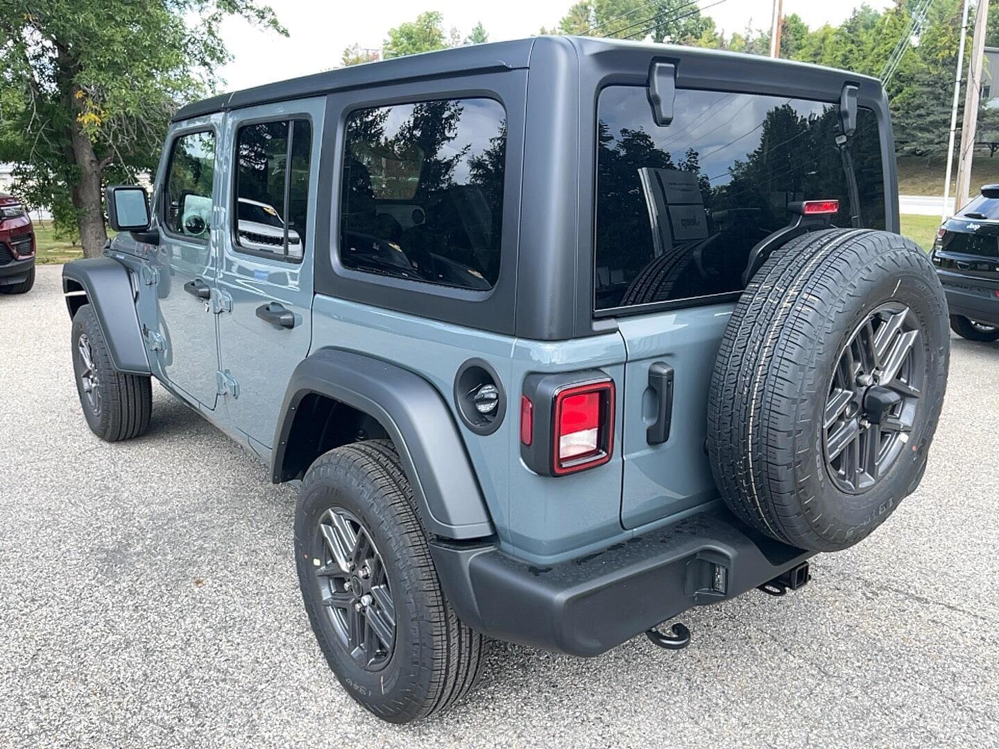 View vehicle photo 7