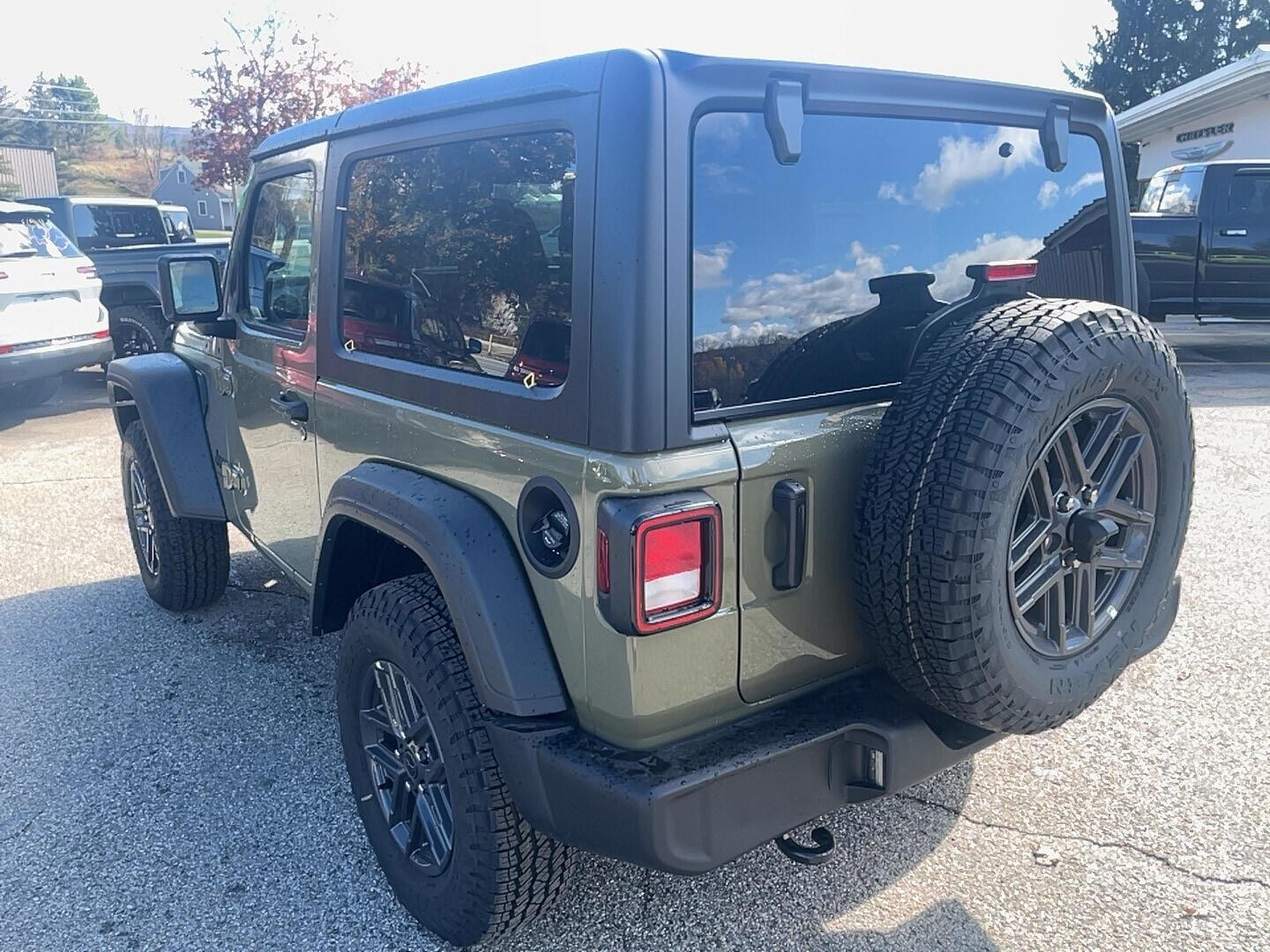 View vehicle photo 7