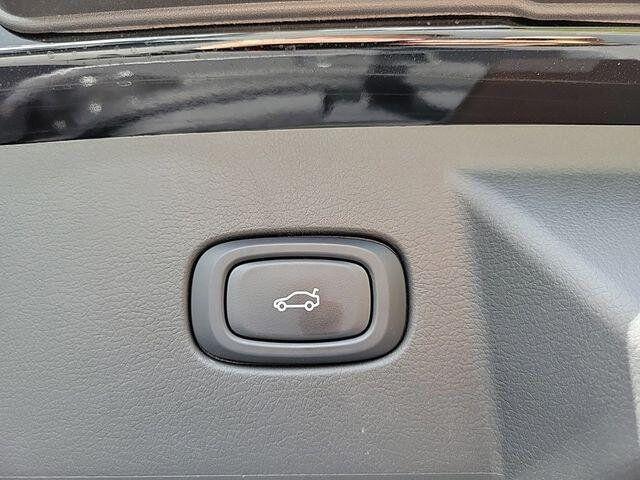 2025 VinFast VF 8 Plus - Photo 12