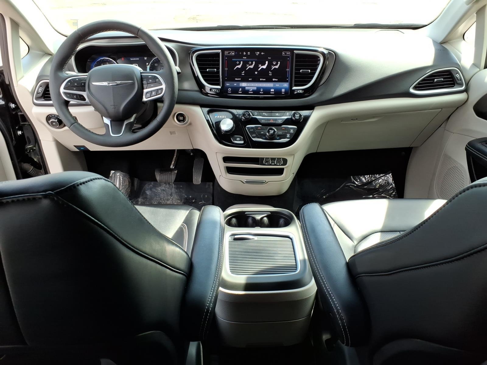 2024 Chrysler Pacifica Touring L - Photo 7