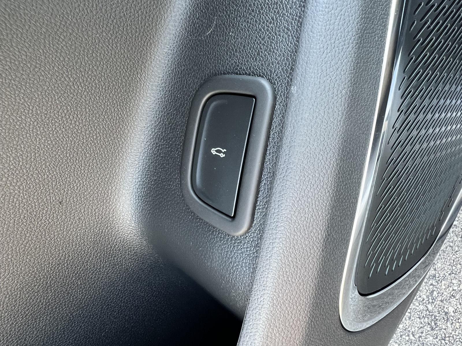 2026 GMC Acadia Denali Ultimate - Photo 18