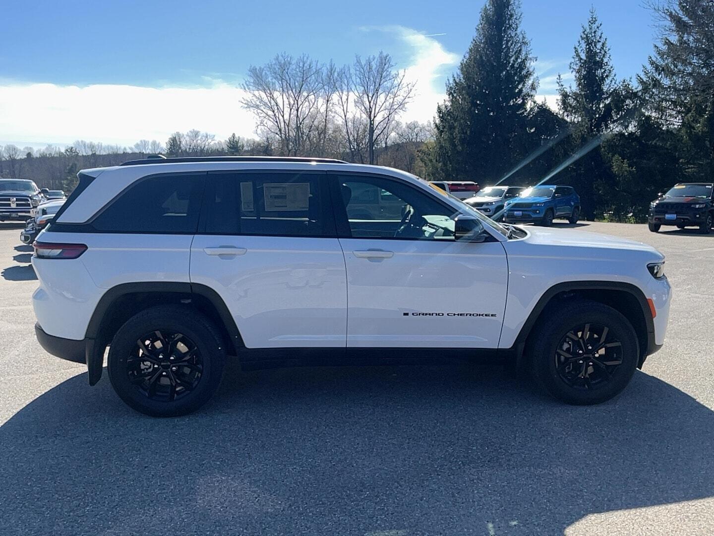 View vehicle photo 3