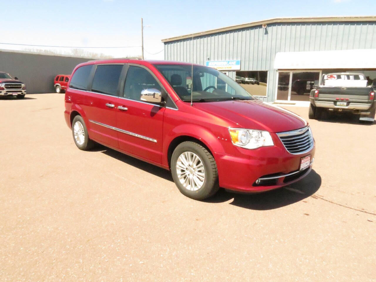 Used 2015 Chrysler Town & Country Touring-L with VIN 2C4RC1CG3FR628064 for sale in Fairmont, Minnesota