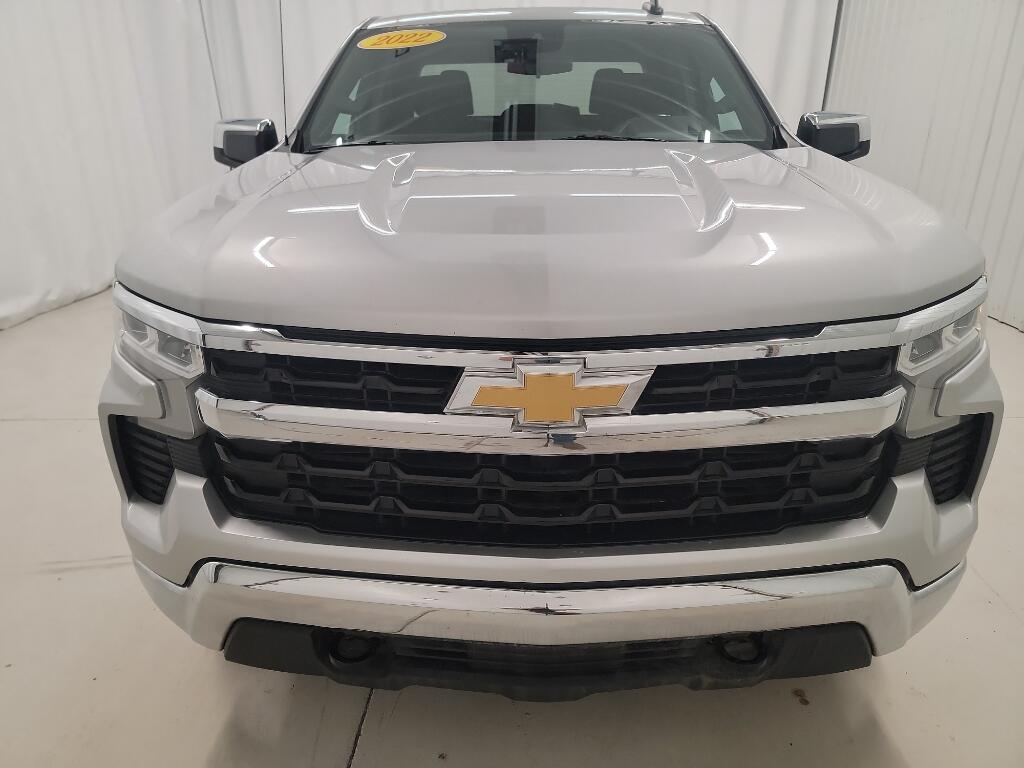 Used 2022 Chevrolet Silverado 1500 LT with VIN 1GCRDDED1NZ548316 for sale in Cedarburg, WI