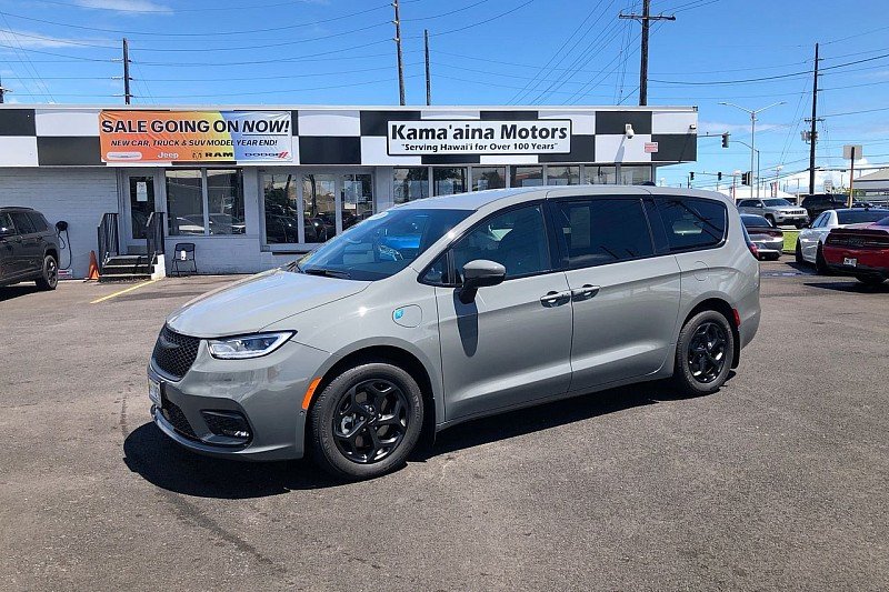 Used 2023 Chrysler Pacifica Hybrid Touring L with VIN 2C4RC1L72PR542519 for sale in Hilo, HI