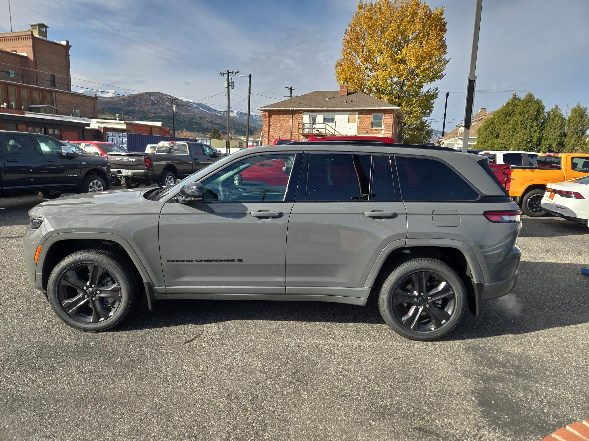 2027 Jeep Grand Cherokee Grand Cherokee Limited Reserve 4x4