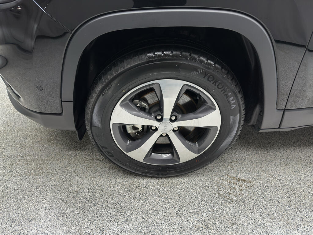Used 2019 Jeep Cherokee Limited with VIN 1C4PJMDX2KD422891 for sale in Butler, OH