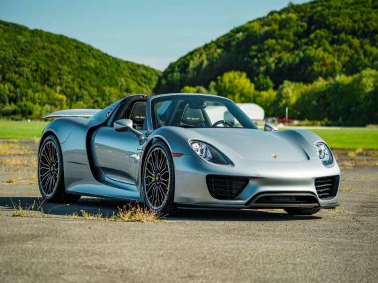 Used 2015 Porsche 918 Spyder with VIN WP0CA2A11FS258408 for sale in Fairmont, Minnesota