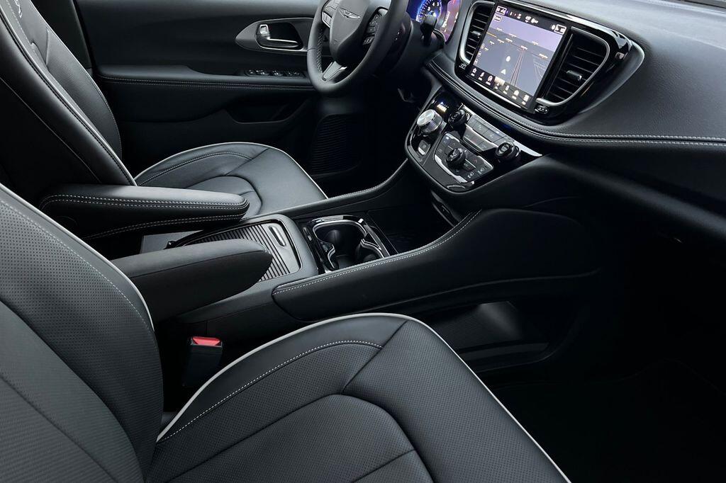 2026 Chrysler Pacifica Limited - Photo 18