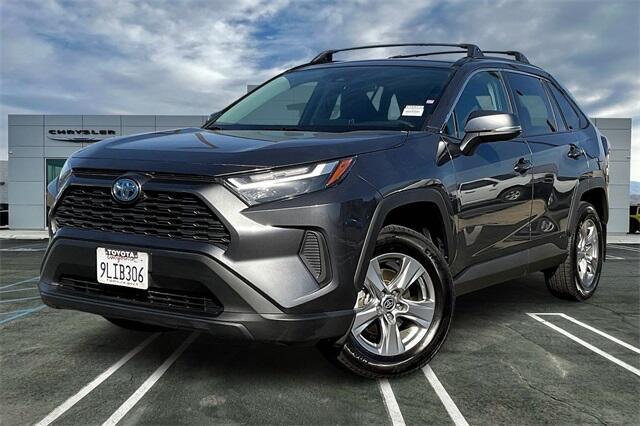 2024 Toyota RAV4 XLE's photo