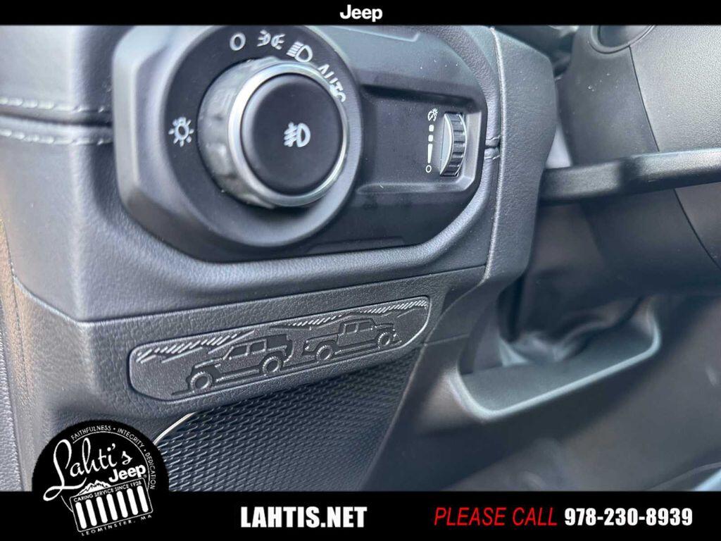 2025 Jeep Wrangler 4-Door Sahara - Photo 31