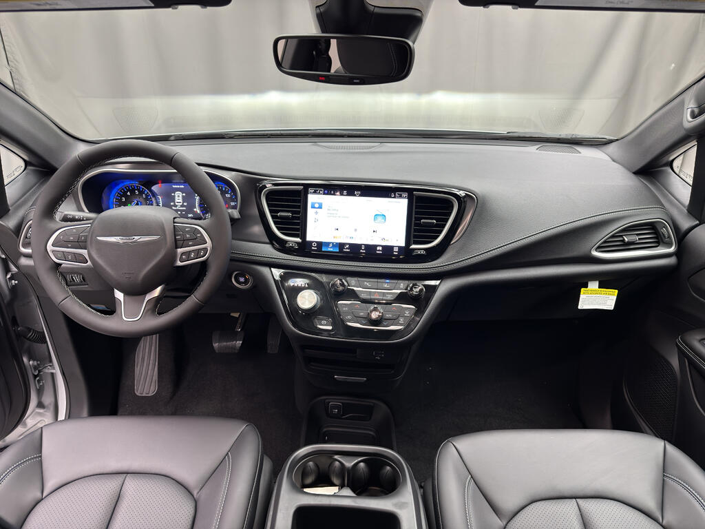 2026 Chrysler Pacifica Select - Photo 8
