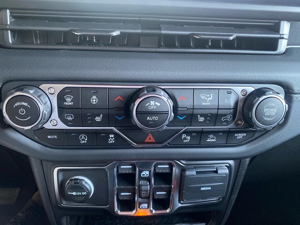 2025 Jeep Wrangler 4-Door Sahara - Photo 40