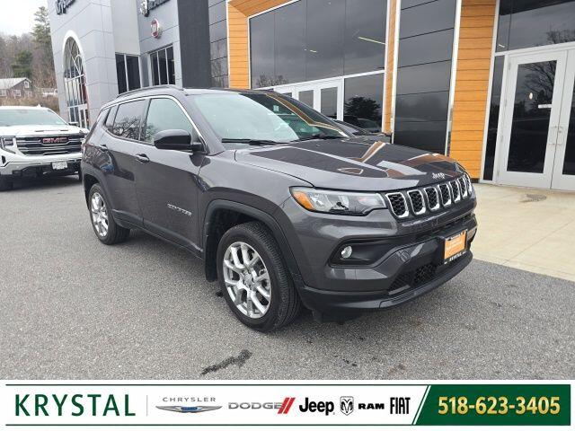 2024 Jeep Compass Latitude Lux 4X4's photo