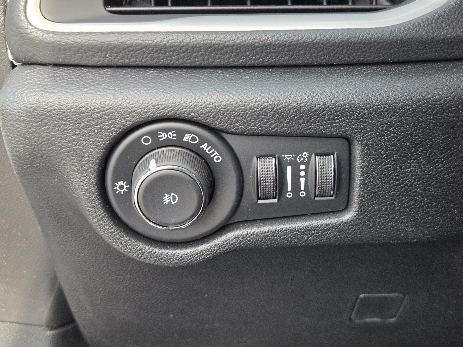 2026 Chrysler Pacifica Select - Photo 21