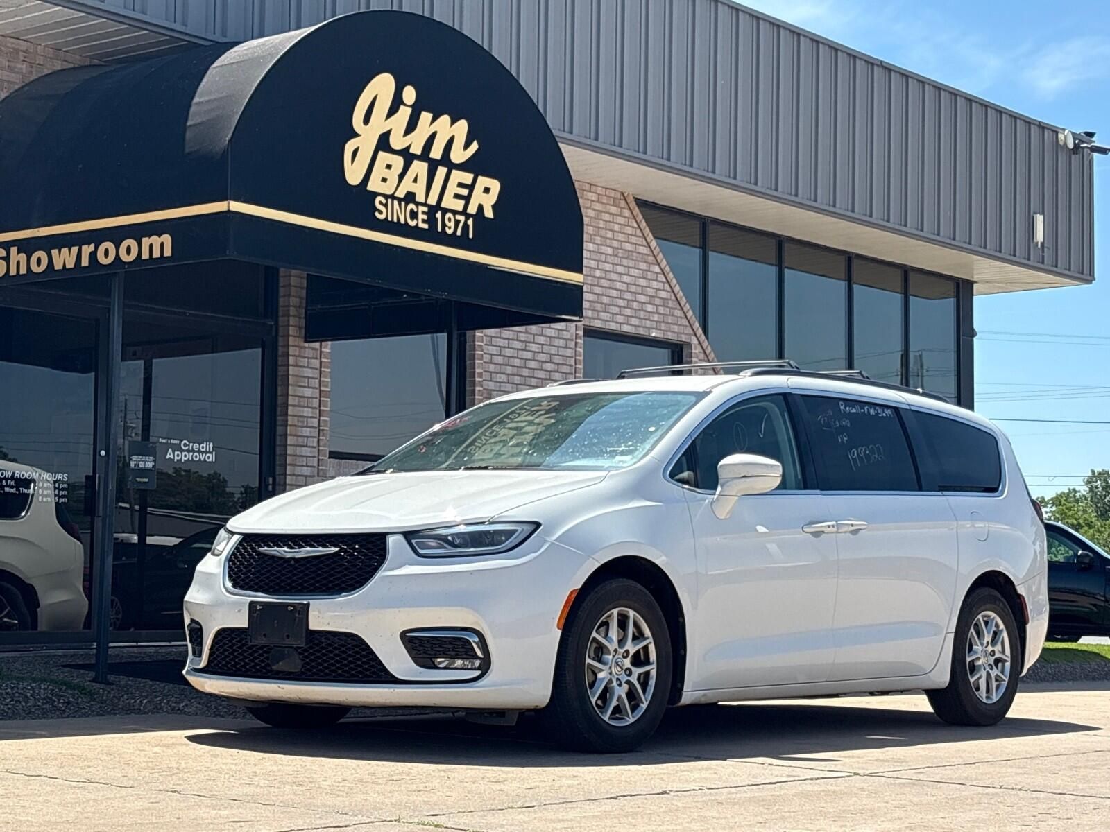 2022 Chrysler Pacifica Touring L's photo