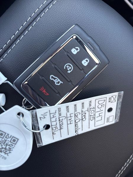 New 2025 Jeep Grand Cherokee Laredo X 4x4Image 23