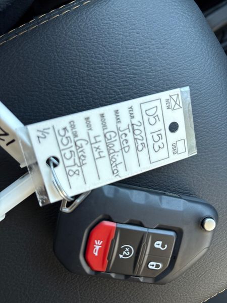 New 2025 Jeep Gladiator High Tide 4x4Image 24