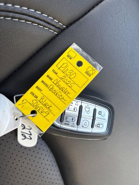 Used 2025 Chrysler Pacifica SelectImage 23