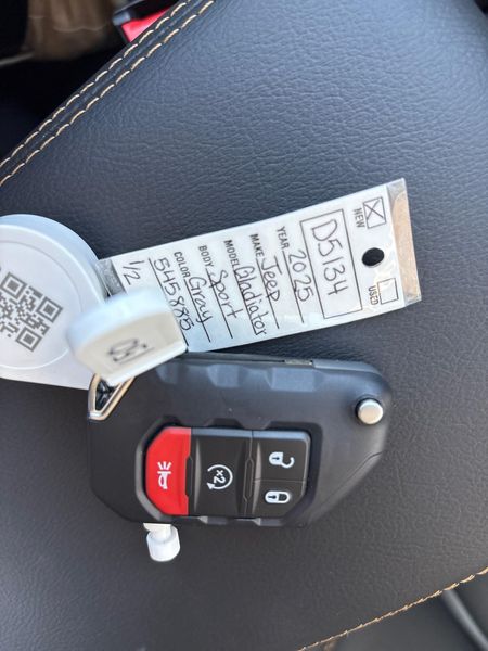 New 2025 Jeep Gladiator High Tide 4x4Image 22