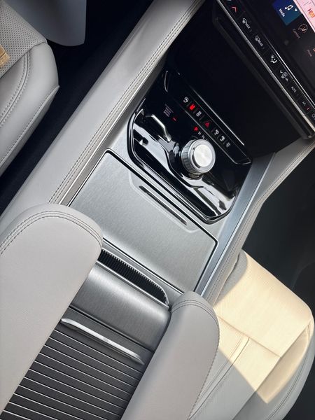 2026 Jeep Grand Wagoneer L Grand Wagoneer L 4x4Image 19