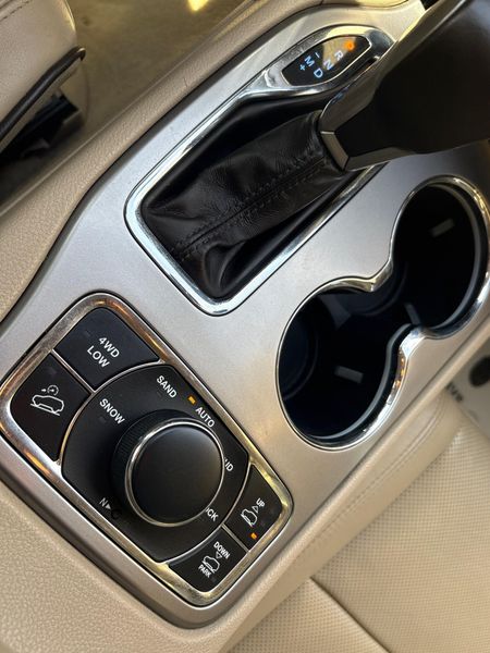 Used 2020 Jeep Grand Cherokee OverlandImage 24