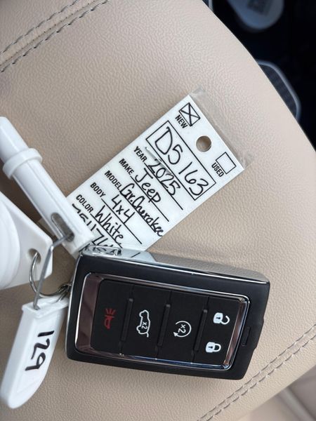 New 2025 Jeep Grand Cherokee L Limited 4x4Image 26