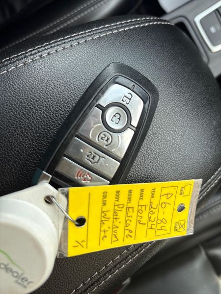 Used 2024 Ford Escape PlatinumImage 23