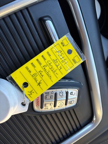 Used 2024 Chrysler Pacifica Touring LImage 21