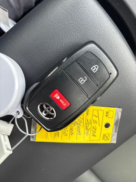2024 Toyota Prius XLEImage 25